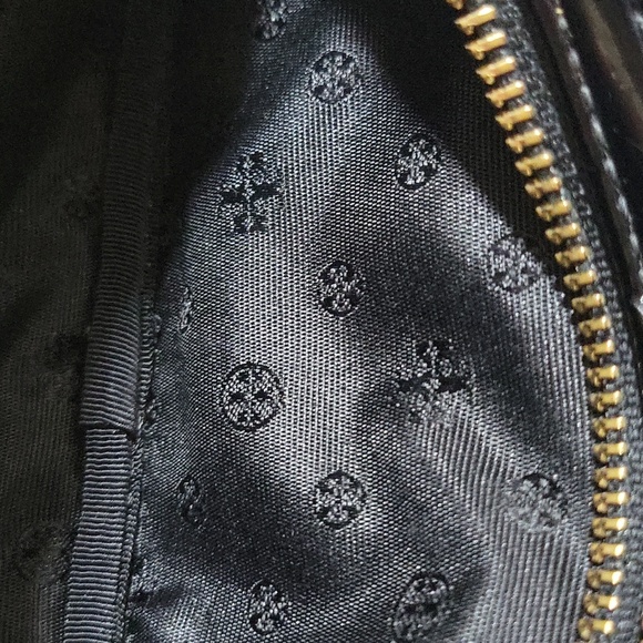 Tory Burch Black patent leather cosmetic pouch with zip - Picture 11 of 11